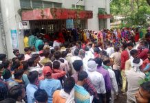 इस डाकघर में खुलेआम कोरोना को न्योता दे रहे अधिकारी