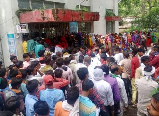 इस डाकघर में खुलेआम कोरोना को न्योता दे रहे अधिकारी