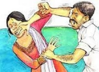 मजदूरी मांगना दलित महिला को पड़ा भारी