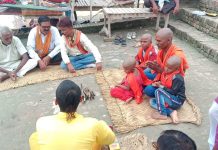 औऱ जब पिता ने अपने तीन बेटों के संग अपनाया ये धर्म