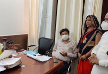 लेखपालों की कार्य शैली को लेकर ग्राम प्रधानों ने सौंपा ज्ञापन