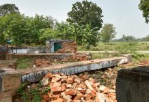 लेखपाल की गेटिंग सेटिंग से नही बन पा रही विद्यालय की बाउंड्री