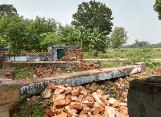 लेखपाल की गेटिंग सेटिंग से नही बन पा रही विद्यालय की बाउंड्री