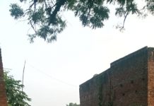गरीब ने आशियाना गिराने का लगाया आरोप