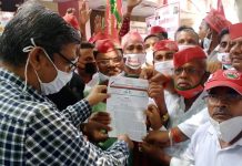 सपाइयों ने राज्यपाल को संबोधित 10 सूत्रीय ज्ञापन उपजिलाधिकारी को सौपा