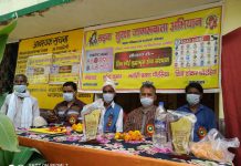 ग्रामीणो को कठपुतली के माध्यम से सड़क सुरक्षा संबंऩ्धित नियमो को लेकर किया जागरूक