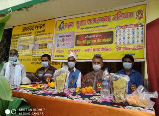 ग्रामीणो को कठपुतली के माध्यम से सड़क सुरक्षा संबंऩ्धित नियमो को लेकर किया जागरूक