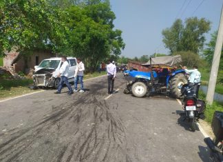 ट्रैक्टर -कार में भीषण भिड़ंत ,भिड़ंत में चार लोग गंभीर रूप से घायल
