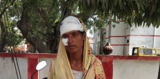 शराब के लिए पैसे ना देने पर युवक ने पत्नी पर किया कुल्हाड़ी से हमला