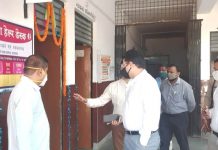 जिलाधिकारी ने तहसील सदर में स्थापित महिला हेल्प डेस्क का निरीक्षण