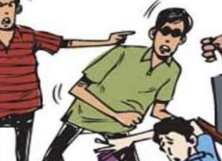 दरवाजा लगाने को लेकर दो सगे भाइयों में मारपीट दोनों गम्भीर