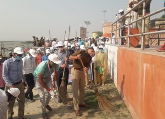 सीडीओ व एसपी ने गंगा स्वच्छता में लिया हिस्सा