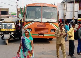 तहसील मुख्यालय होने के बाद भी नही बन सका बस स्टॉप