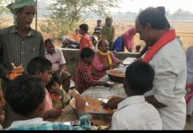 श्रद्धालुओ ने खूब चखा प्रसाद