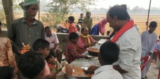 श्रद्धालुओ ने खूब चखा प्रसाद