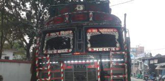 खनन विभाग क़े छापेमारी अभियान में डस्ट लदे ओवर लोड पर विभाग ने करी कार्यवाही