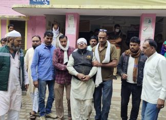 घात लगाए बैठे हमलावरों ने युवकों पर किया जानलेवा हमला
