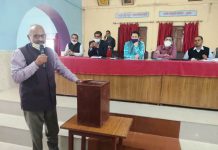 लखनऊ खण्ड स्नातक एवं शिक्षक के मतदान को सम्पन्न कराने हेतु जिलाधिकारी ने मास्टर ट्रेनरों को किया प्रशिक्षित
