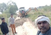 समाजसेवी राजेश यादव फौजी ने अपने कोष से कराई रास्ते की मरम्मत