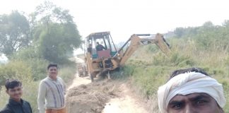 समाजसेवी राजेश यादव फौजी ने अपने कोष से कराई रास्ते की मरम्मत