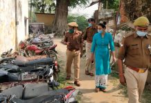 और जब इस बेटी बग़ैर मास्क व बिना हेलमेट पहने लोगो पर करी ये कार्यवाही