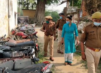 और जब इस बेटी बग़ैर मास्क व बिना हेलमेट पहने लोगो पर करी ये कार्यवाही