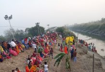 महिलाओं ने छठ पूजा कर मांगी मन्नते