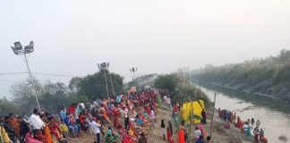 महिलाओं ने छठ पूजा कर मांगी मन्नते