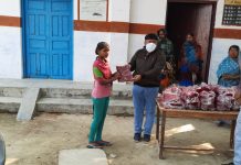 खंड शिक्षा अधिकारी के निर्देशन में परिषदीय विद्यालयों में बच्चों को किया गया निशुल्क स्वेटर वितरण