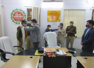 जिलाधिकारी आवास पर 25 वर्ष से तैनात होमगार्ड शिवराम मिश्रा जी हुई भावभीनी विदाई
