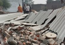 दीवार गिरने से मासूम सहित महिला गम्भीर रूप से घायल