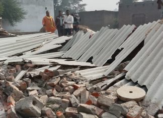 दीवार गिरने से मासूम सहित महिला गम्भीर रूप से घायल