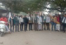 किसान यूनियन ने ऐहार टोल प्लाजा जाम कर धरना प्रदर्शन करने का प्रयास किया