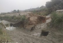 विभागीय अधिकारियों की लापरवाही, तीसरी बार कटी नहर की पटरी