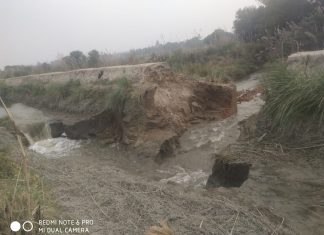 विभागीय अधिकारियों की लापरवाही, तीसरी बार कटी नहर की पटरी
