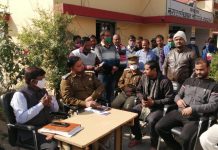 करंट में झुलसे सफाईकर्मी की इलाज के दौरान हुई मौत, गुस्साए युवक ने नगर पंचायत अध्यक्ष को जड़ा थप्पड़