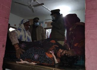 ट्रक ने मारी टक्कर एक गंभीर रूप से घायल