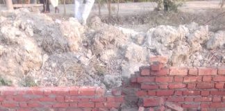 दबंग पिता-पुत्री ने नई बनी दीवार ढहाई