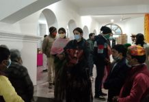 सोनिया गांधी के संसदीय क्षेत्र रायबरेली पहुंची केंद्रीय मंत्री स्मृति ईरानी