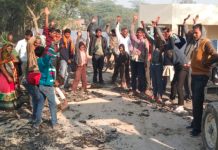 रात को हो रहा था ये काम ,ग्रामीणों ने कर दिया हंगामा