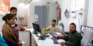 इस बैंक के कर्मचारियों को कोरोना के नियमों से कोई मतलब नहीं