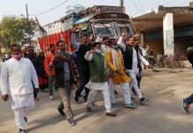 कांग्रेस स्थापना दिवस पर पदयात्रा पर जा रहे कांग्रेसी नेताओं को प्रशासन ने रोका