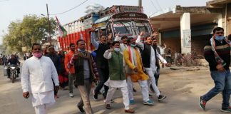 कांग्रेस स्थापना दिवस पर पदयात्रा पर जा रहे कांग्रेसी नेताओं को प्रशासन ने रोका