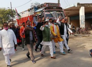 कांग्रेस स्थापना दिवस पर पदयात्रा पर जा रहे कांग्रेसी नेताओं को प्रशासन ने रोका