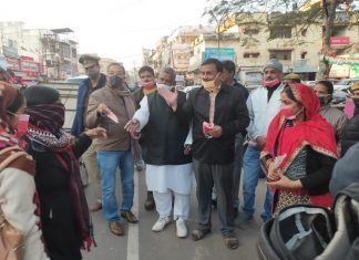 उत्तर प्रदेश युवा उद्योग व्यापार मंडल द्वारा नए वायरस स्ट्रेन से बचाव एवं जागरूकता अभियान चलाया