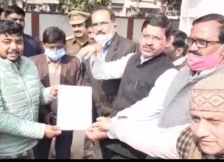 किसान बिल के खिलाफ कांग्रेस जिलाध्यक्ष ने एसडीएम व विधायक प्रतिनिधि को सौंपा ज्ञापन