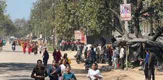 और जब सड़क पर विवाहित, अविवाहित और महिला पुलिस आरक्षी एक दूसरे का क्यो कर रही थी पीछा