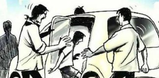 आखिर कहा पेपर देकर लौट रहे छात्रों को कार सवारों ने किया अपरहण