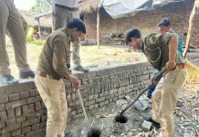 आबकारी विभाग ने 357 लीटर अवैध कच्ची शराब पकड़ी,13 लोगों पर मुकदमा दर्ज
