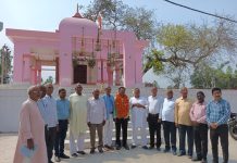 शिक्षक ओमप्रकाश सिंह का एक कुंटल फूलमालाओं से सम्मान एवं सेवानिवृत्त विदाई कार्यक्रम किया गया